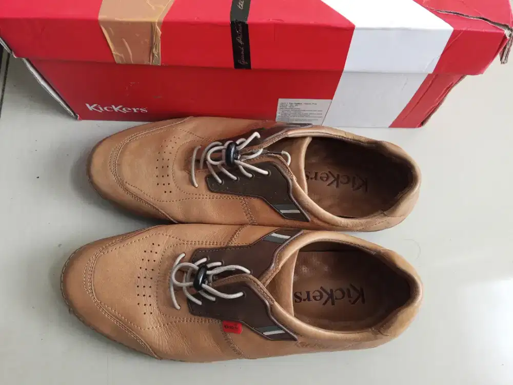 Sepatu Kulit Kickers