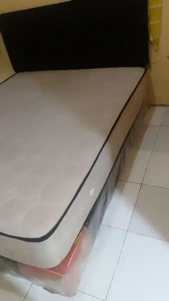 Divan + Springbed kasur