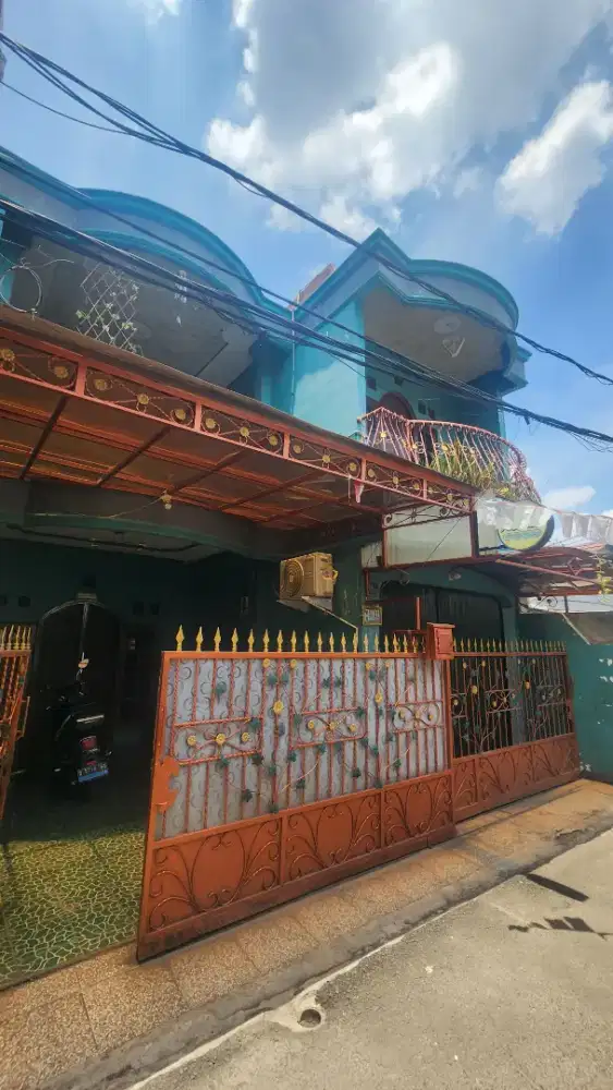 Rumah dijual di Condet Batu Ampar 3 lantai