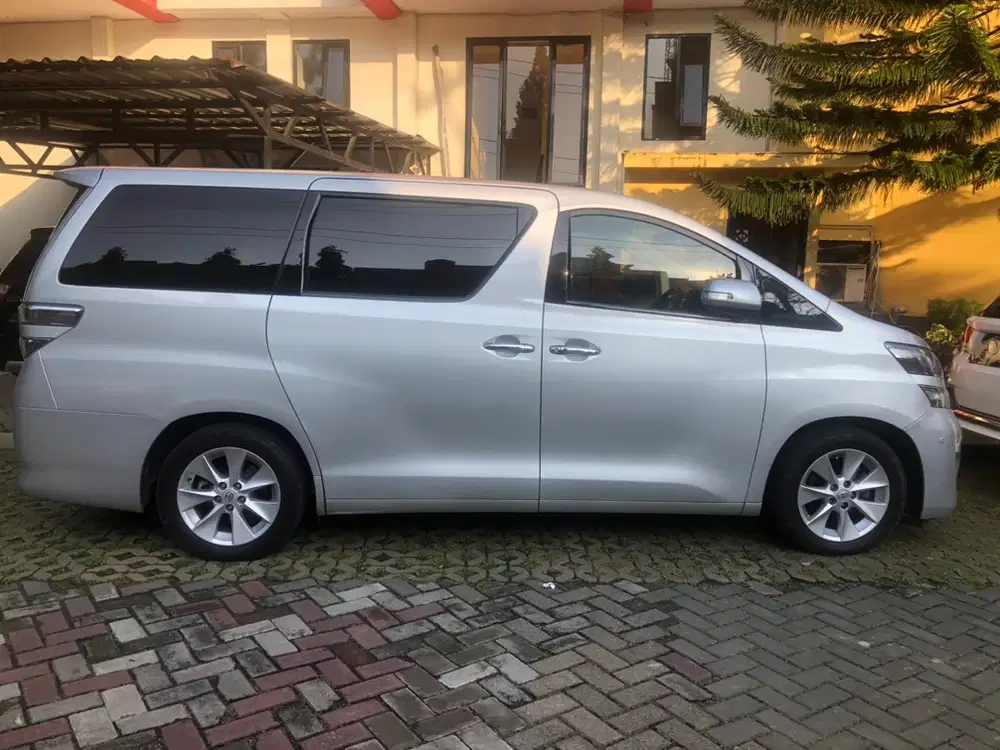 Toyota Vellfire 2011 V Premium Sound