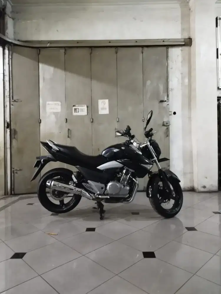 Suzuki Inazuma 250