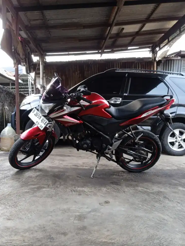 JUAL : HONDA CB150R STREET FIRE TAUN 2015