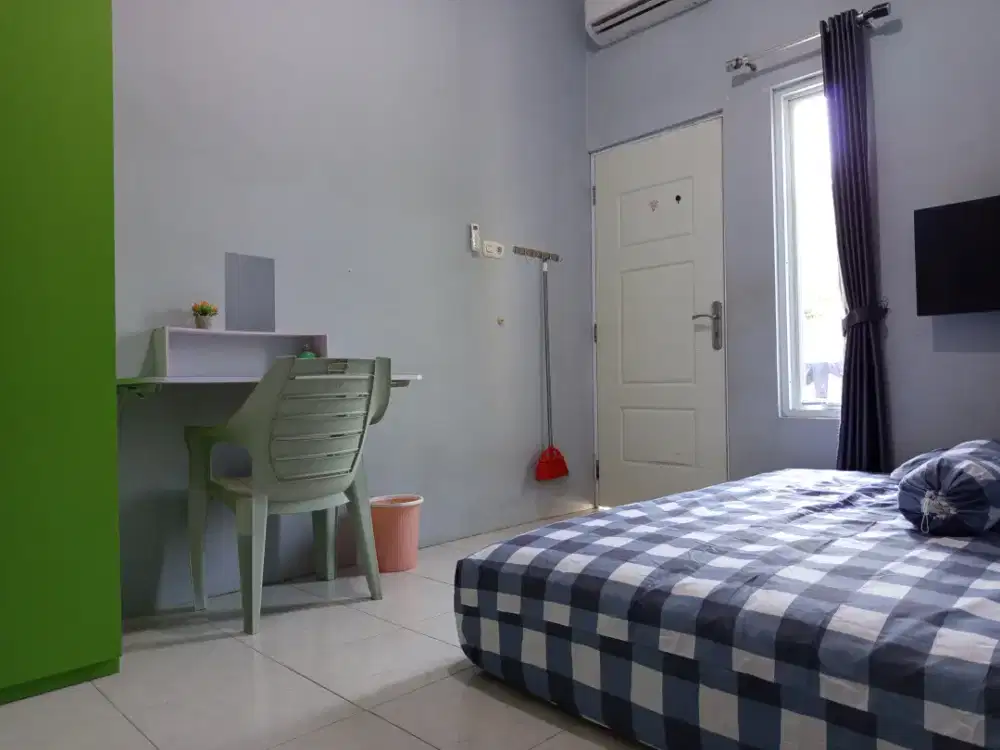 Kost pintu bebas