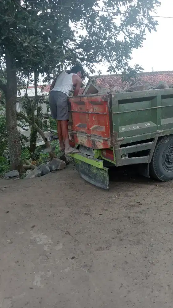 Sedia bahan bangunan.