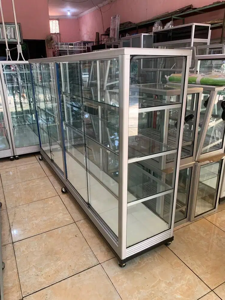 Etalase kaca bekas 150 & 200