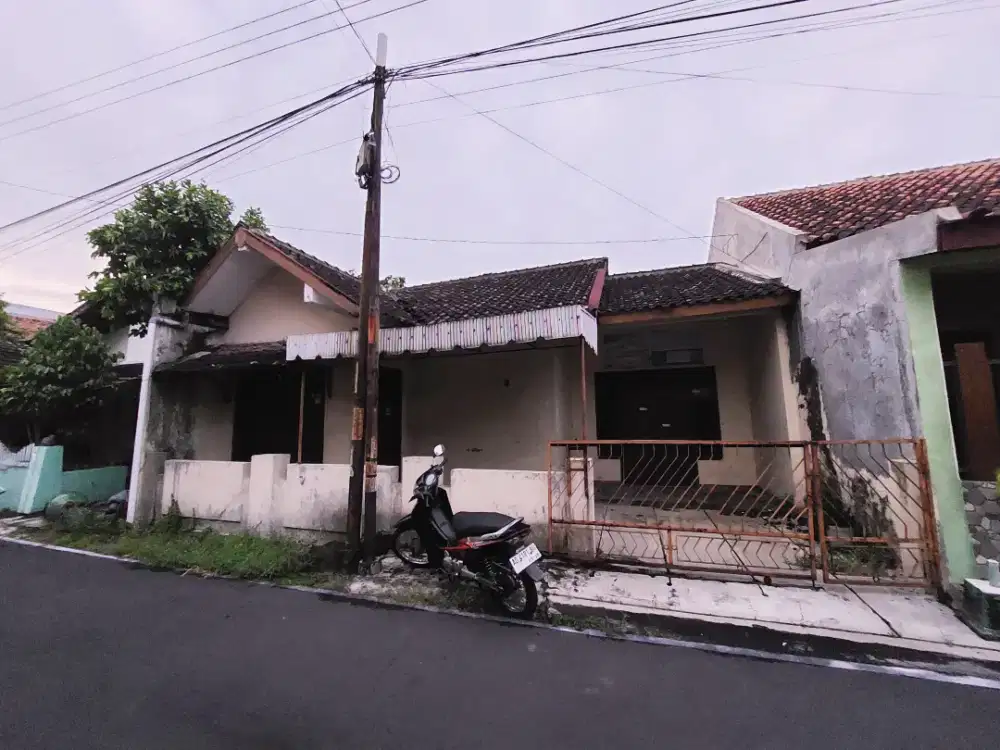 Dijual Rumah di Gentan (500 m dari Luwes Gentan)