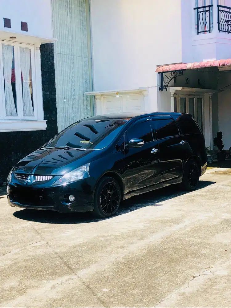 Mitsubishi Grandis 2009
