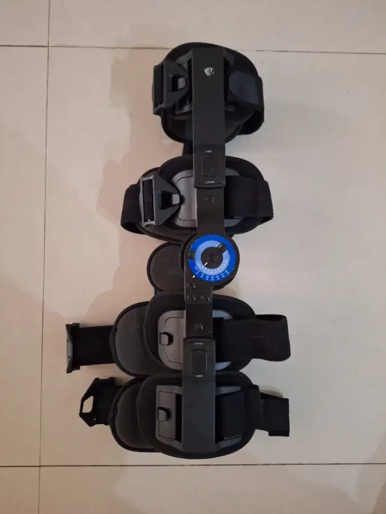 Knee Brace (Penyangga Lutut)