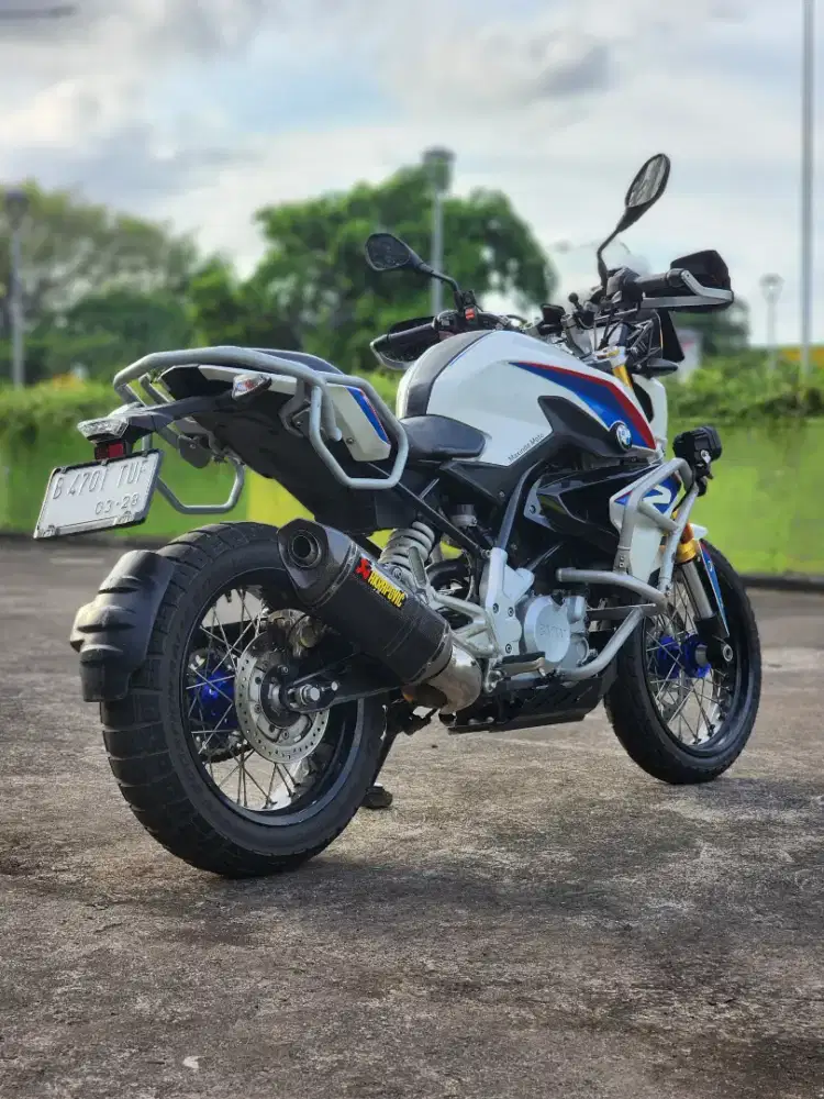 BMW G310 With Akra