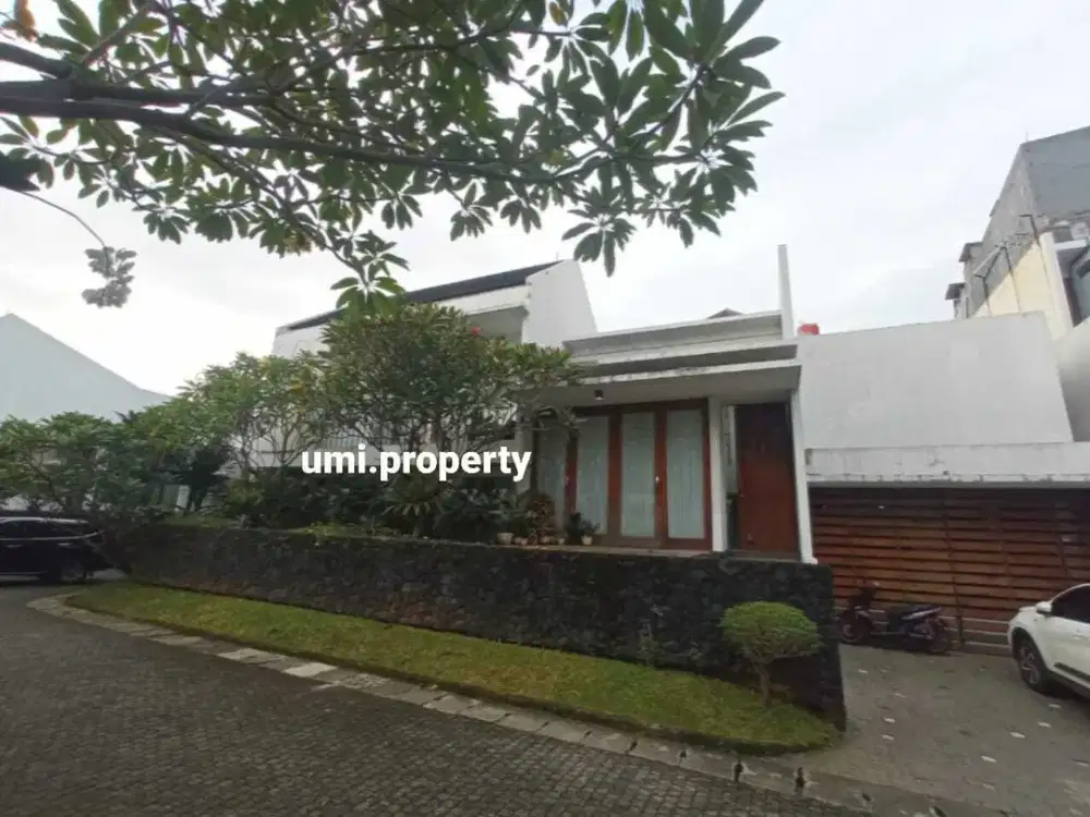 Dijual Rumah dalam Compound dengan Kolam Renang di Kemang Jakarta