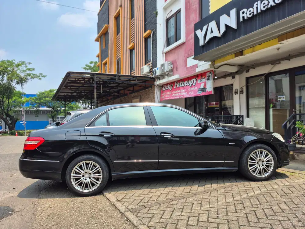 Mercedes-Benz E250 2010 Bensin