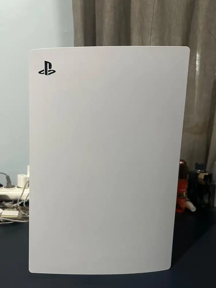 PS5 Standard Edition (Disc Version) Like New