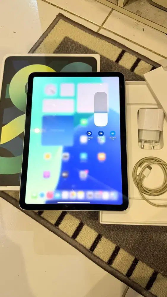 Dijual Ipad air 4 Green 64GB Wifi Only Mulus Lengkap