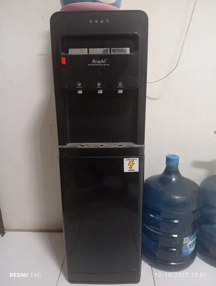 Dispenser air merk Arashi galon dibawah