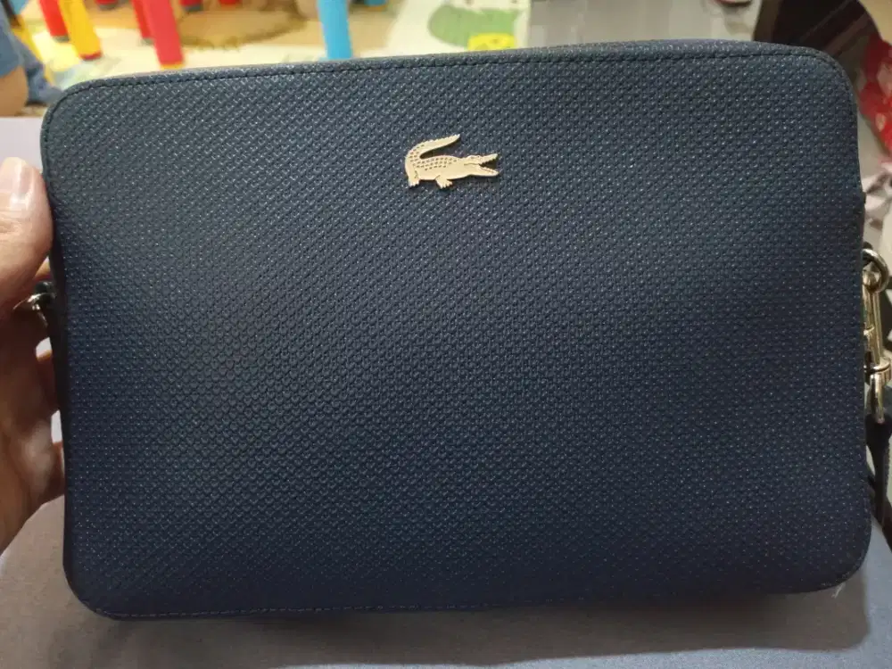 Di jual tas Lacoste masih bagus dan mulus