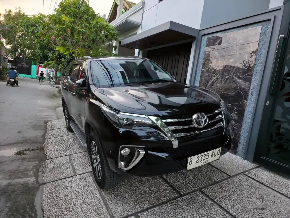 Toyota Fortuner VRZ 2.4 Diesel Solar Matic AT Tahun 2017 Hitam , 2016