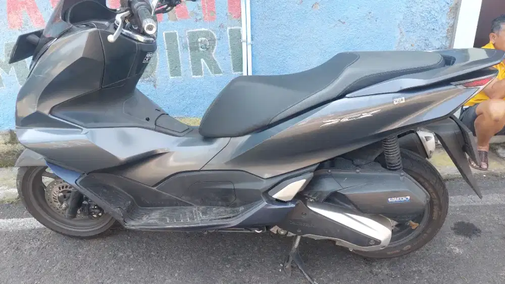 Honda PCX 160 abu2 metalik
