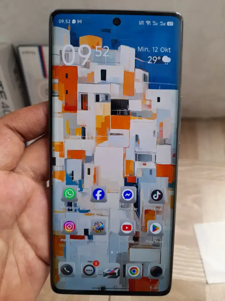 Infinix note 40 pro 5G BMW hp+dus+wireless charger mulus garansi on