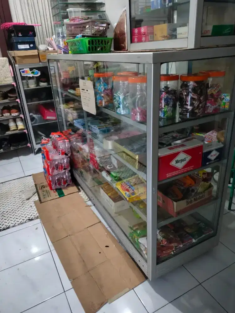 Etalase kaca untuk Toko