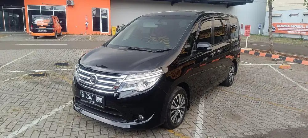 Nissan Serena 2.0 X AT 2017 km 84rb Dp 7jt
