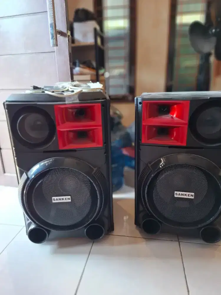 dijual  tv sony 43 Android ,speaker sanken 1set+ mikropon dan meja