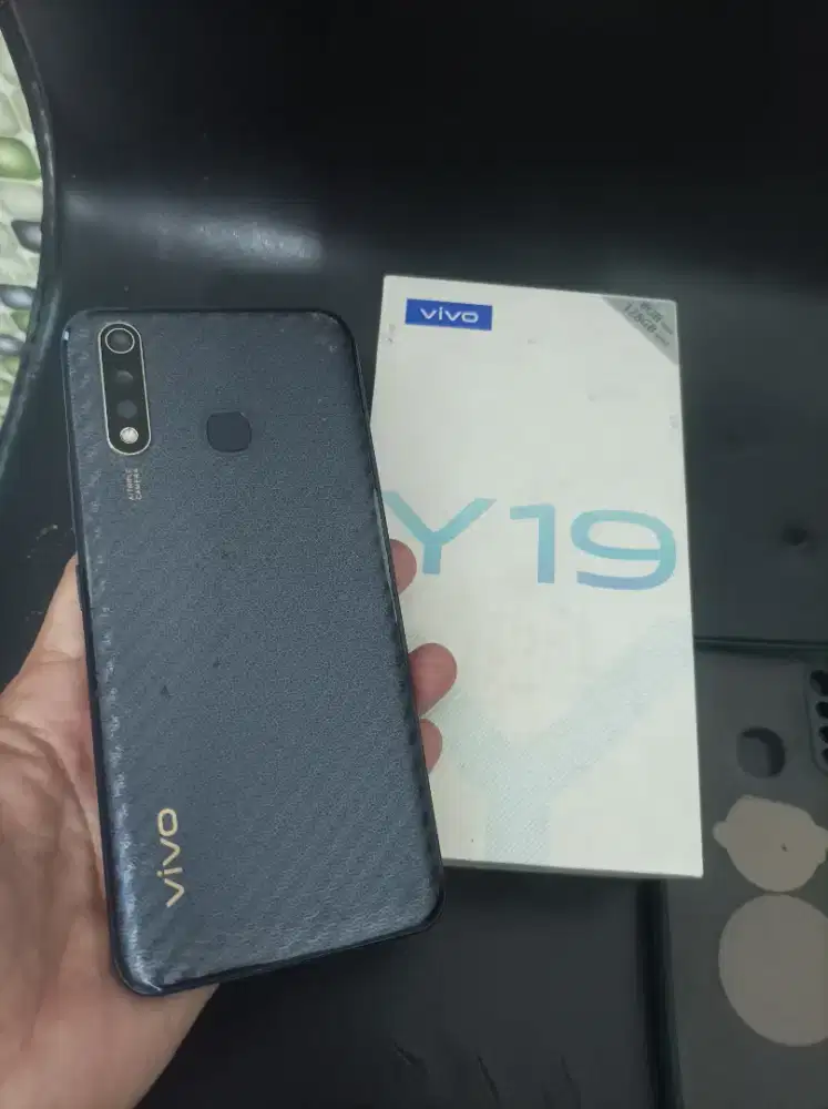 Jual vivo y19 6/128gb lengkap no minus