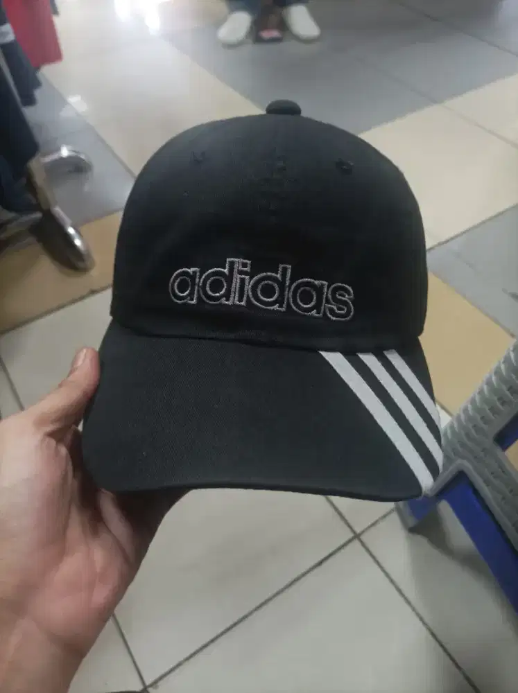 Topi adidas hitam