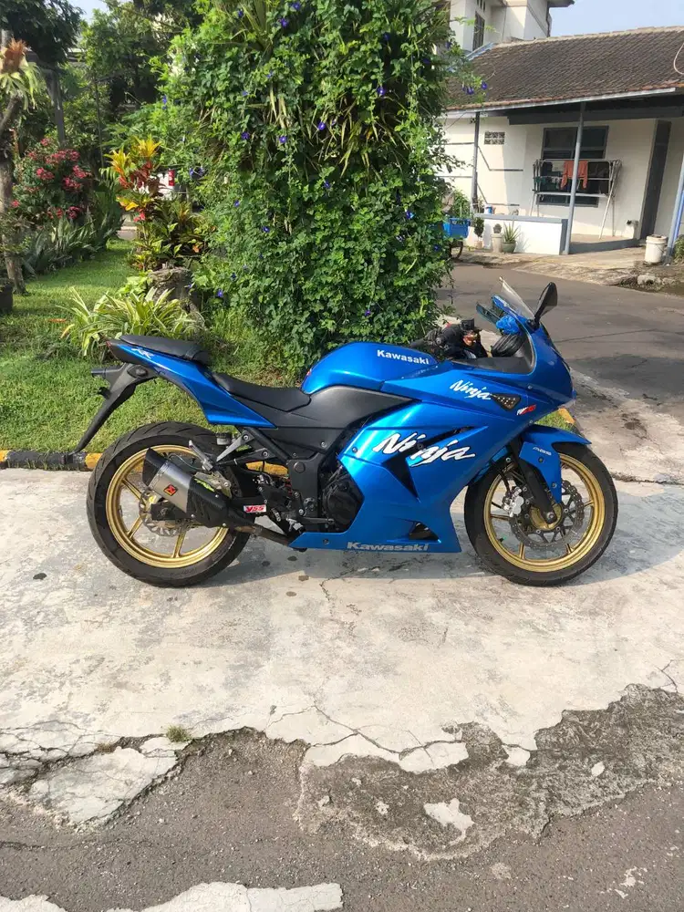 Kawasaki Ninja 250R Karbu Tahun 2010 bukan gsx r15 r25 cbr duccati