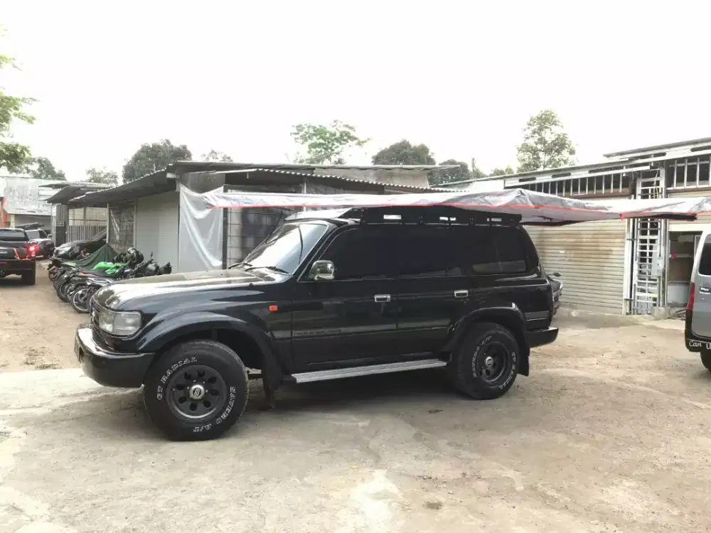 Toyota Land Cruiser VX80 1996