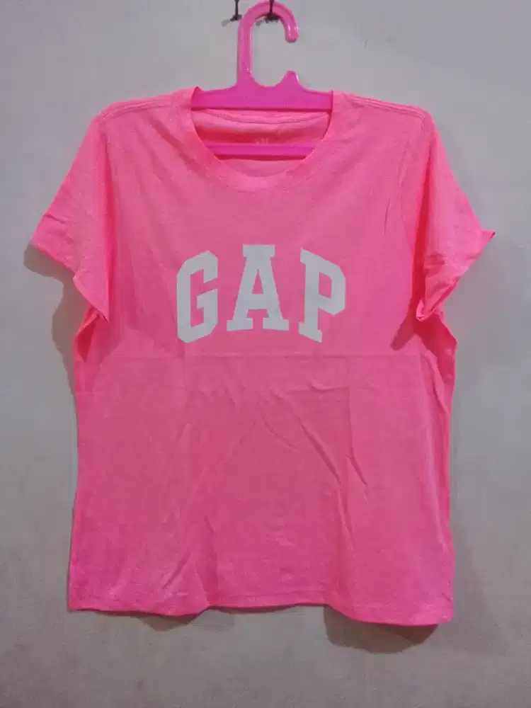 Kaos cewe GAP size xl