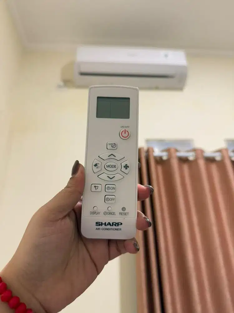 ac sharp 1/2pk like new harga pas