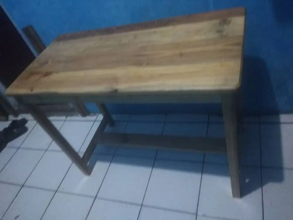 Meja makan jati Belanda