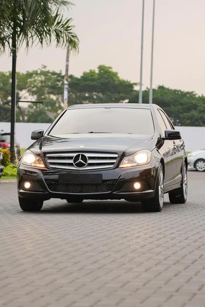 Nyaman! Mercedes Benz C200 Avantgarde Facelift 2012 Bmw f30