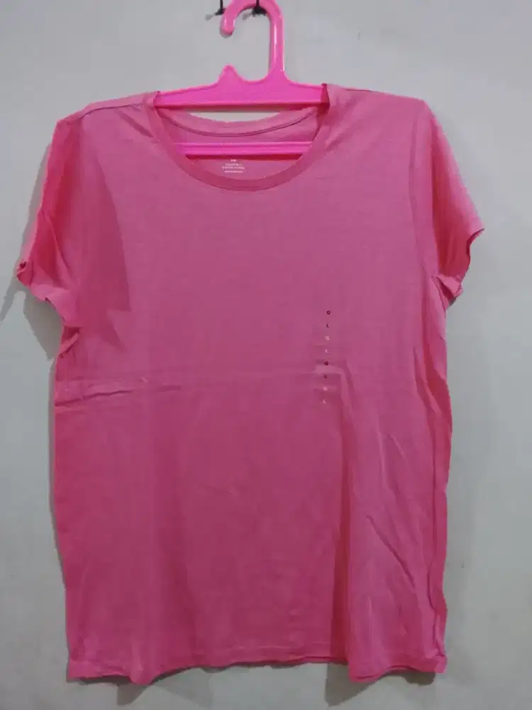 Kaos cewe GAP size L