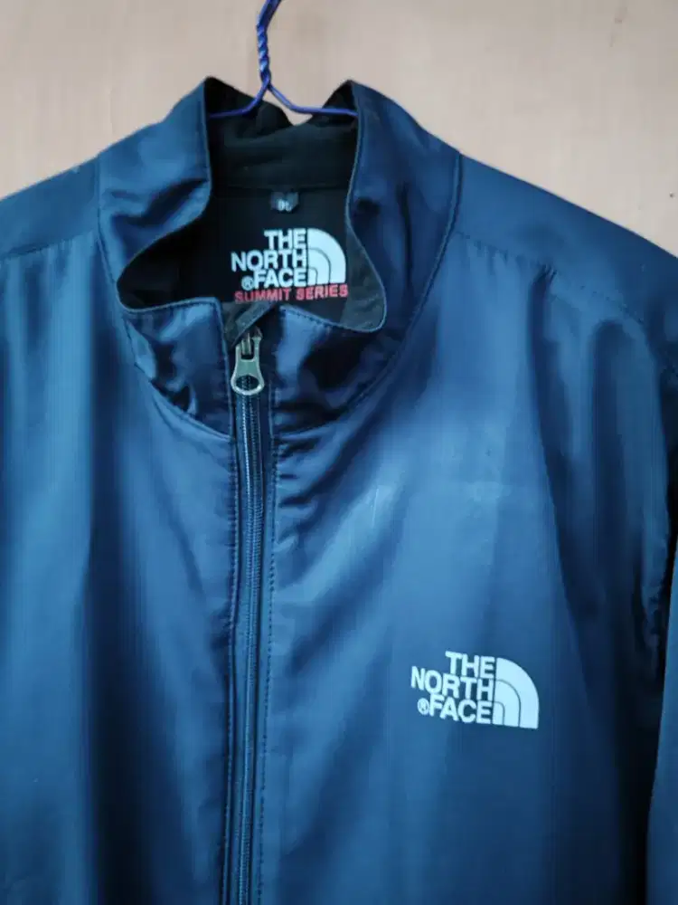 jaket tnf biru gelap