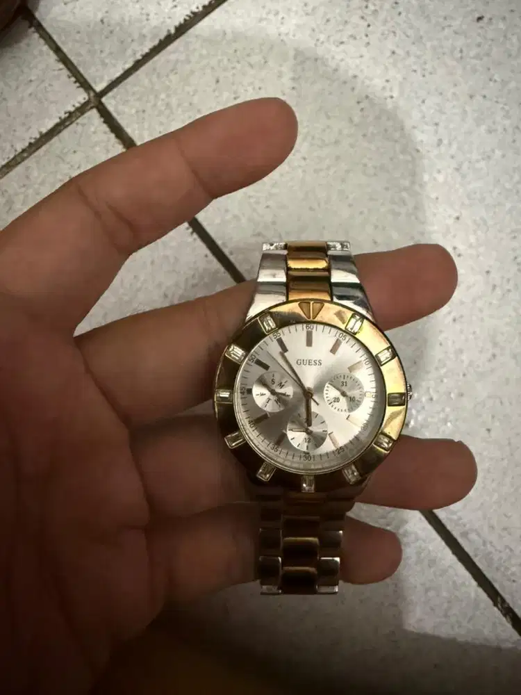 Jam tangan guess gold