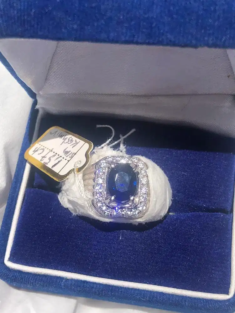Natural Blue Safir Similar to Khasmir Blue