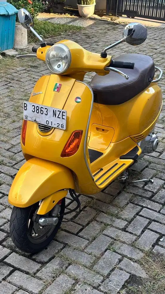 VESPA LX 150 3V 2013 KUNING MULUS MURAH SIAP PAKAI