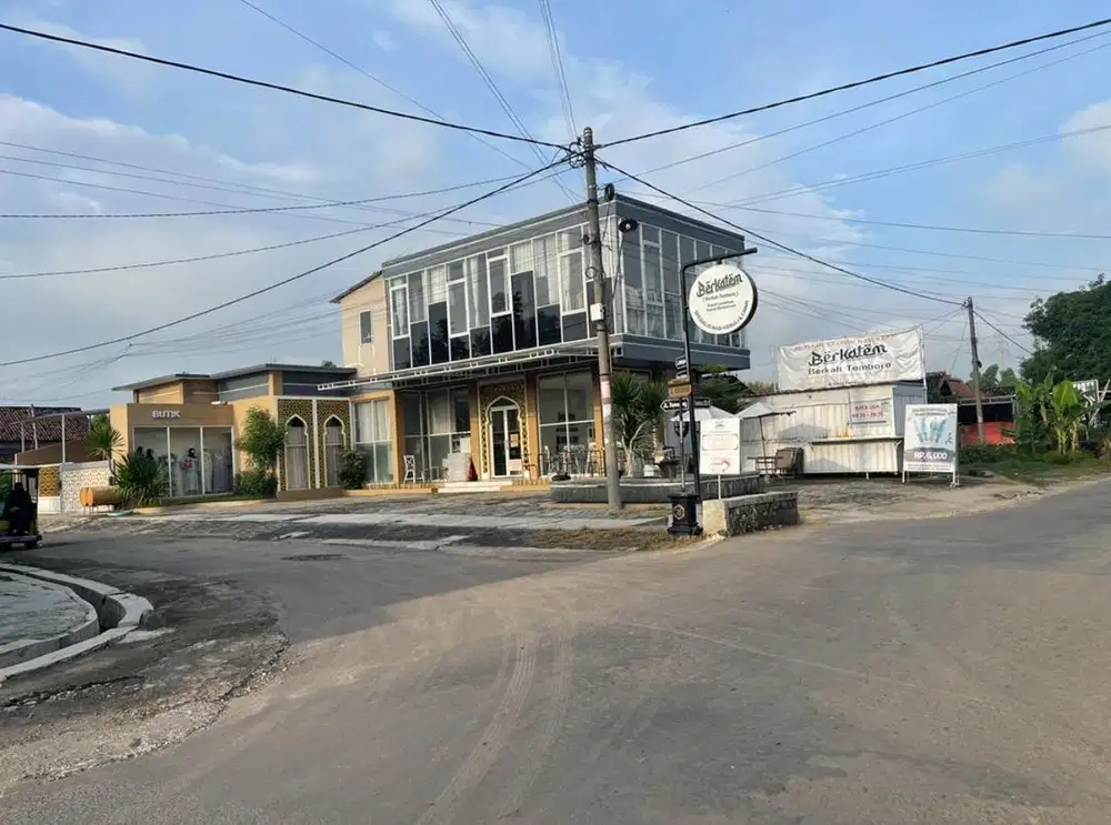 Jual Cepat Restoran, Butik, Rumah Tinggal, gandeng 1 Gedung