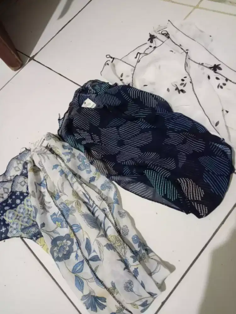 Shal masih baru masih ada label nya sm aksesoris anting2 bagus