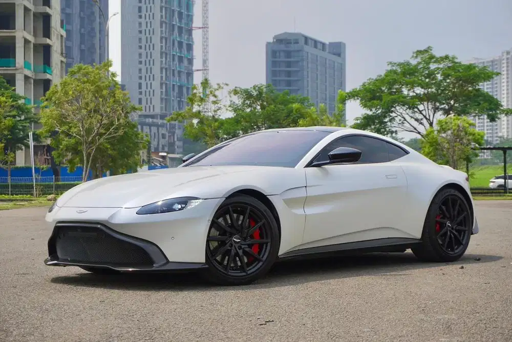 Rare Item Aston Martin V8 Vantage Coupe 2019 Putih Langka