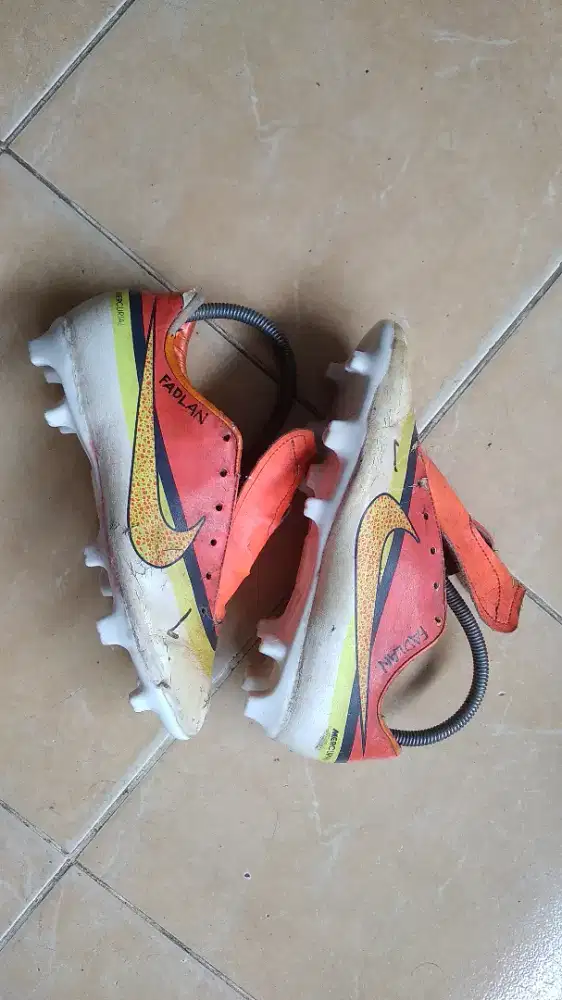 Sepatu bola nike mercurial size 38