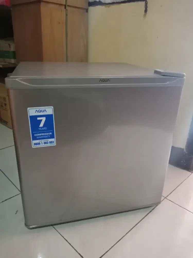 KULKAS MINIBAR AQUA LIKE NEW