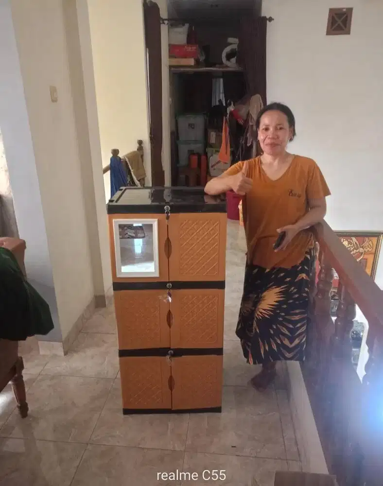 Lemari aquos kaca susun 3