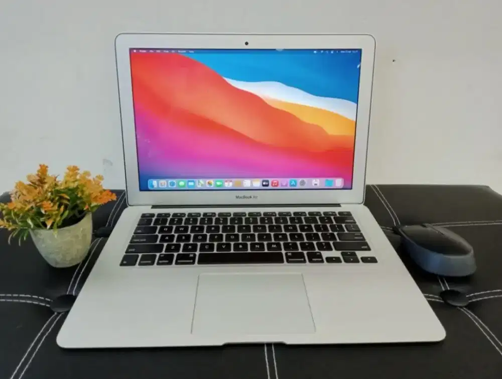 MacBook Air 13 2015
Ci5/Ram 4Gb/SD 128GB/CC 204 NORMAL