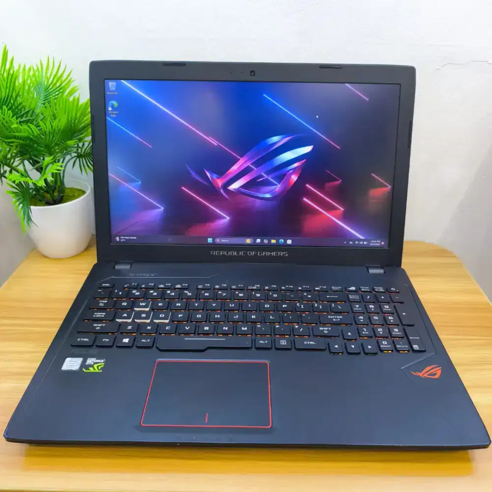 Asus ROG GL533 
Ci7-7700HQ
Ram 16GB
SSD 256GB+1TB
GTX 1050 4GB,
W11