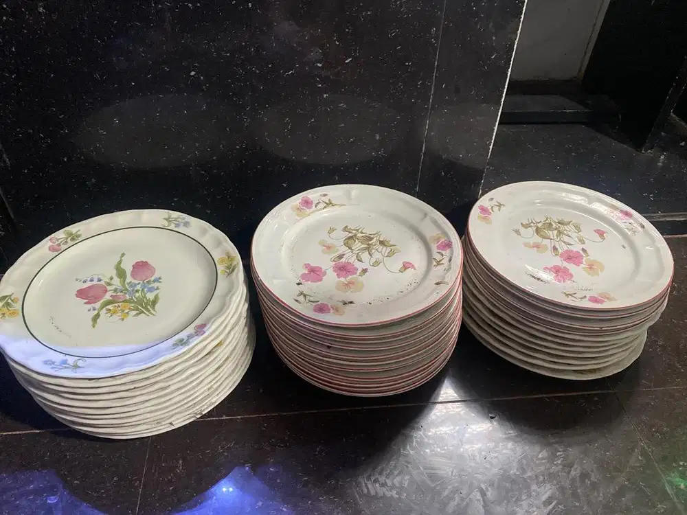 Piring makan untuk acara