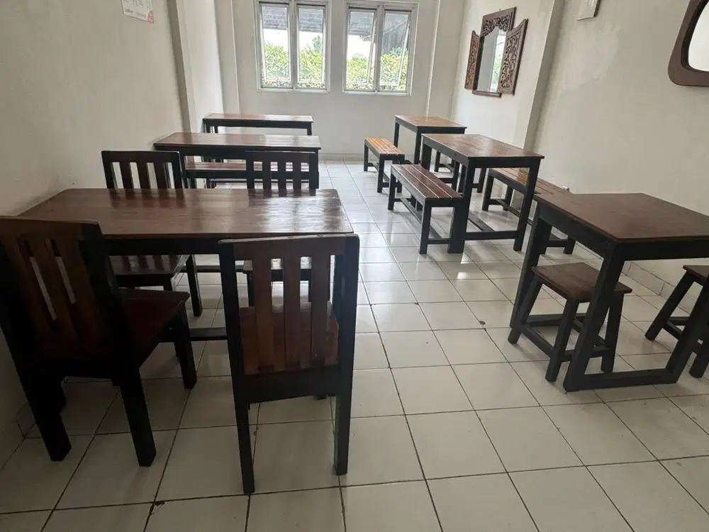 Furniture kayu restaurant