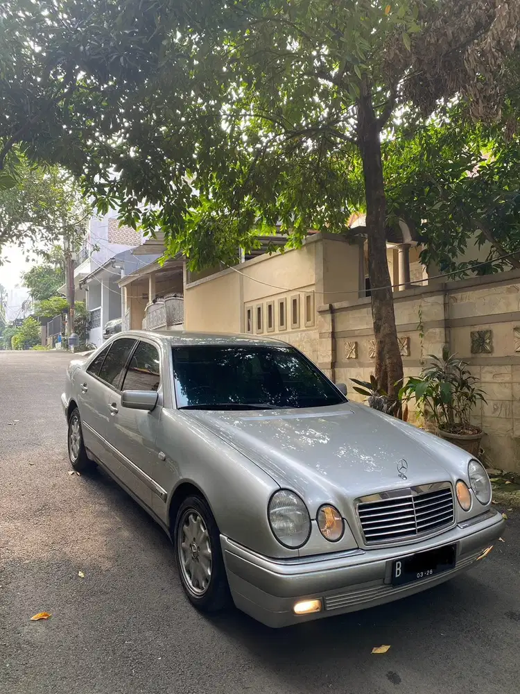 Mercedes-Benz E230 1997 Bensin