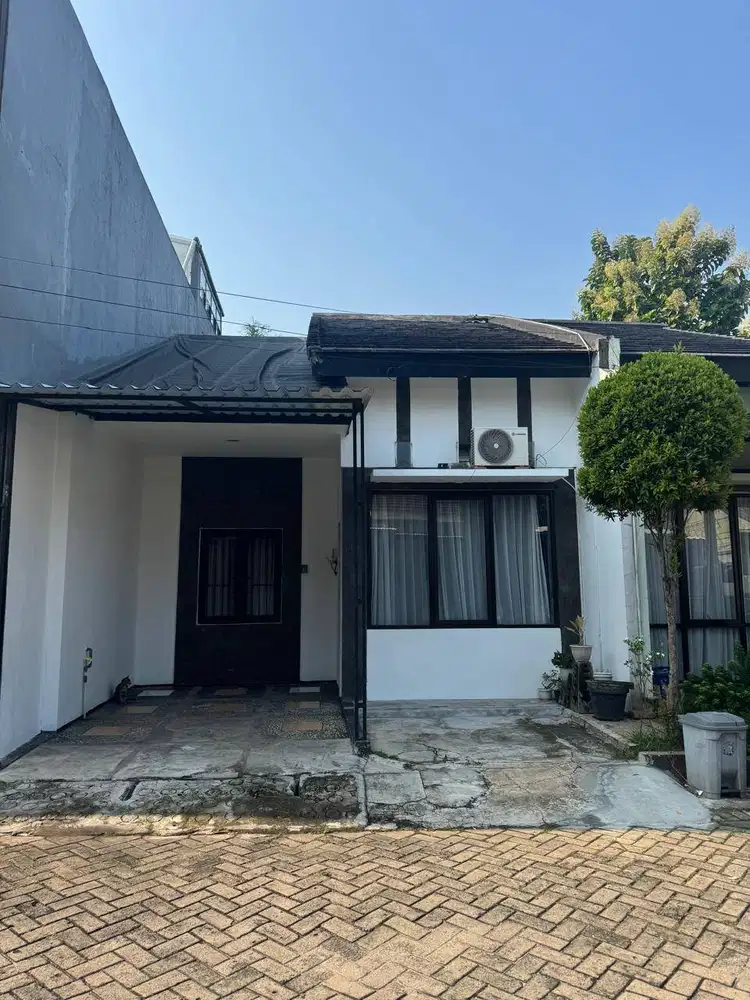 DIJUAL RUMAH CANTIK SIAP HUNI DI TOWN HOUSE SEKTOR 9 BINTARO BLOK A9